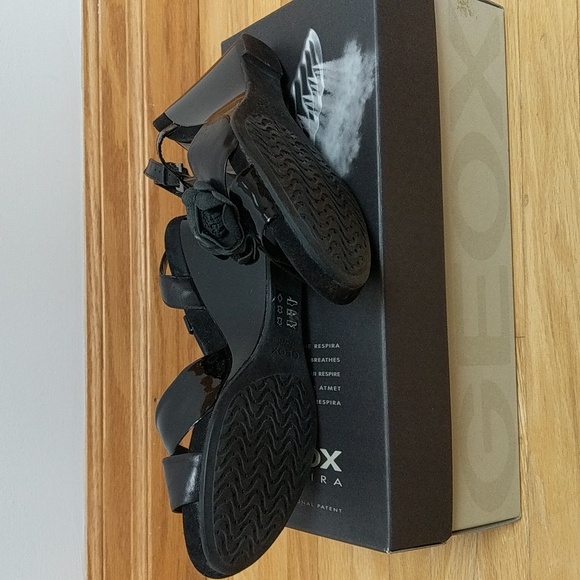 Geox black patent leather wedges - Picture 2 of 3